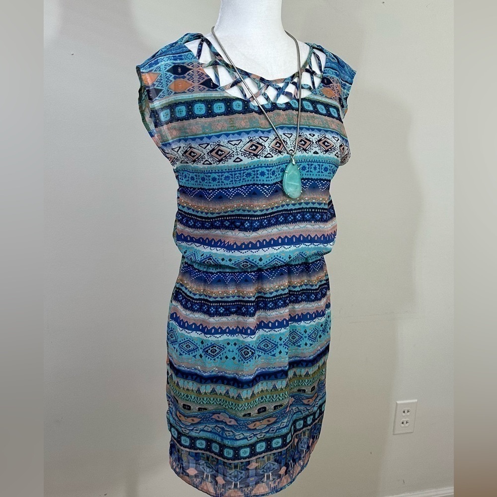 City Triangle’s sz sm dress in an abstract design. Sheer fabric with a lining